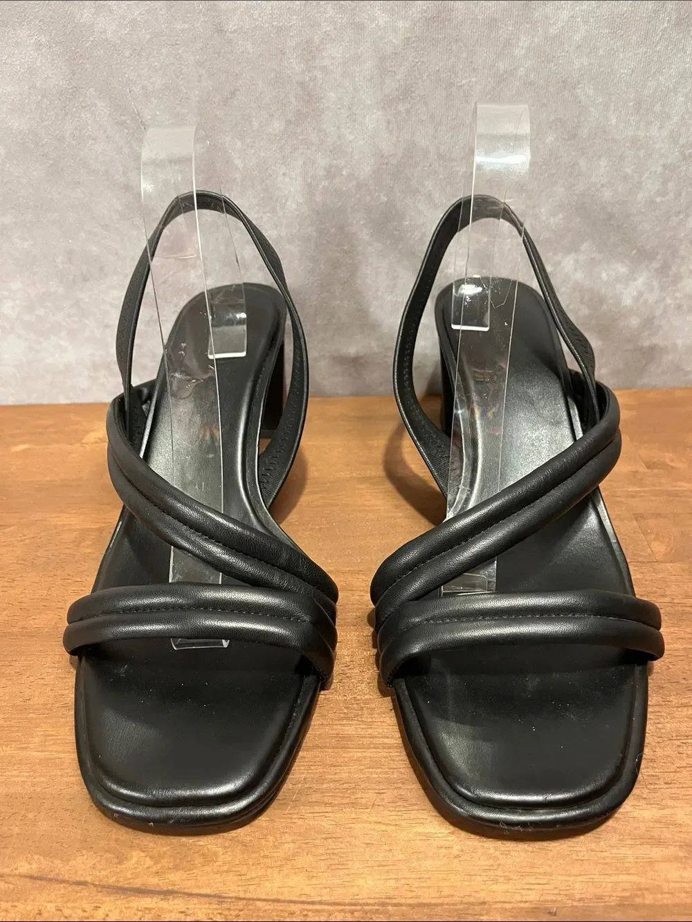 Caslon chic black